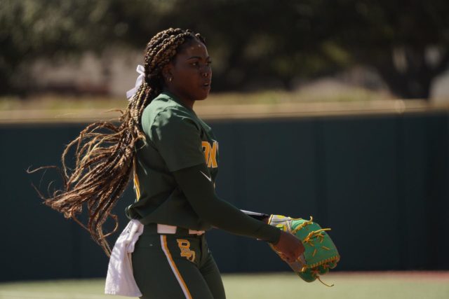 Baylor softball finished the weekend 2-2