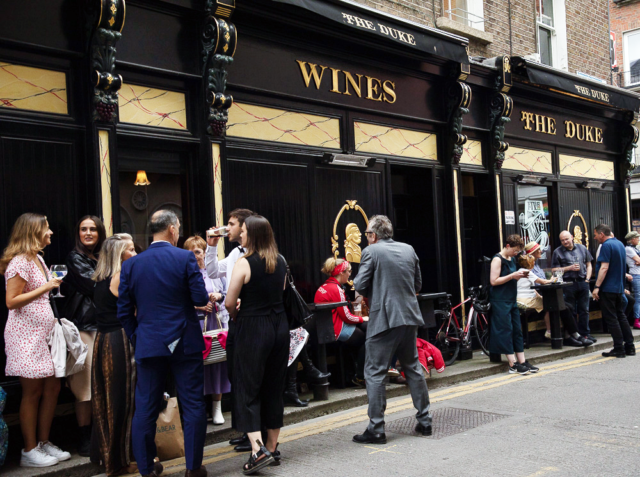 An overflow of people gathers outside The Duke, a Dublin pub, on June 16. Photo courtesy of Harper Leigh Roberts