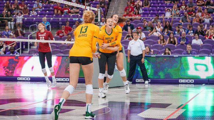 No. 16 Baylor volleyball upsets defending national champs No. 3 Wisconsin | The Baylor Lariat