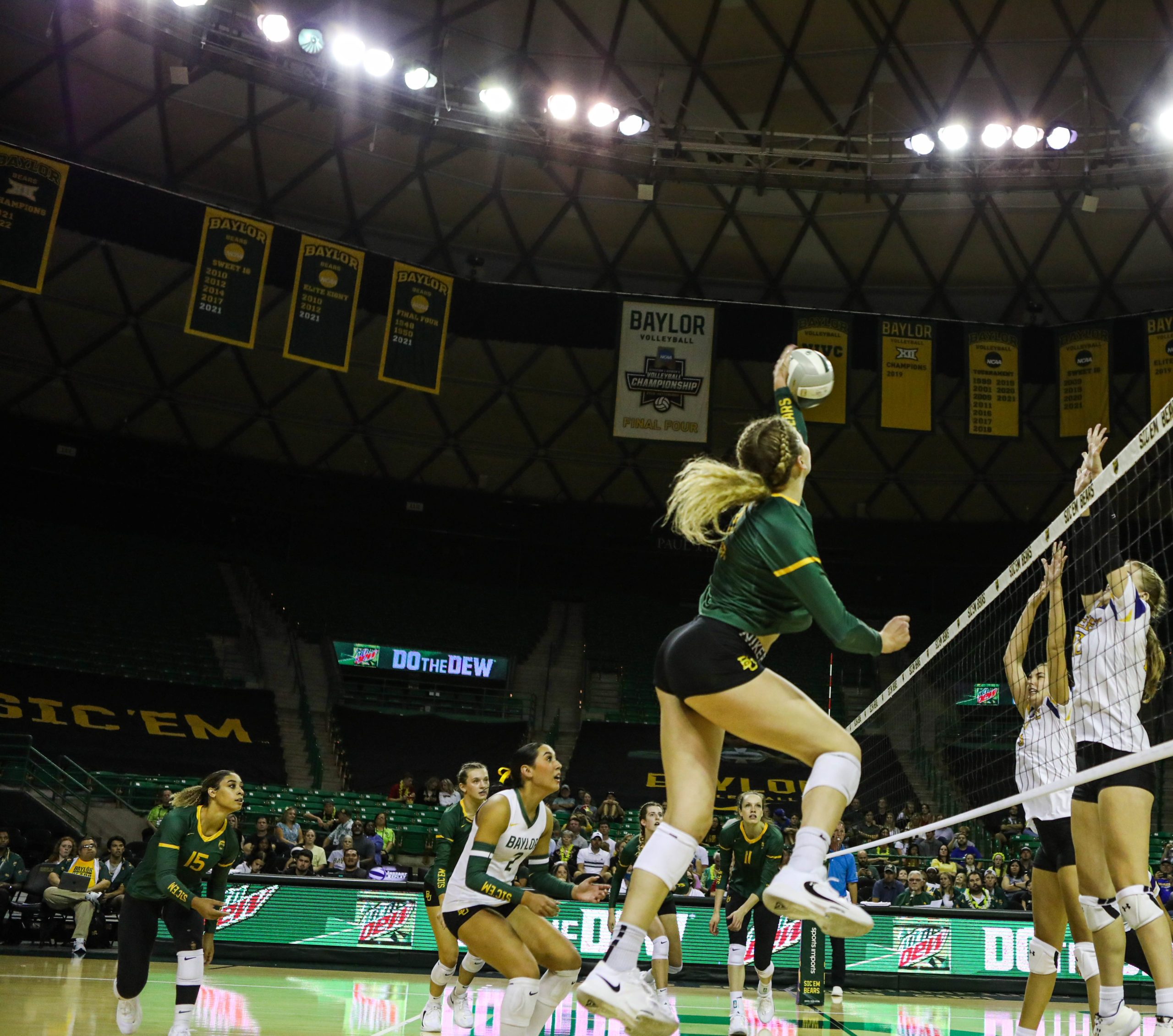 BaylorProud » Young Baylor volleyball squad begins 2022 with No