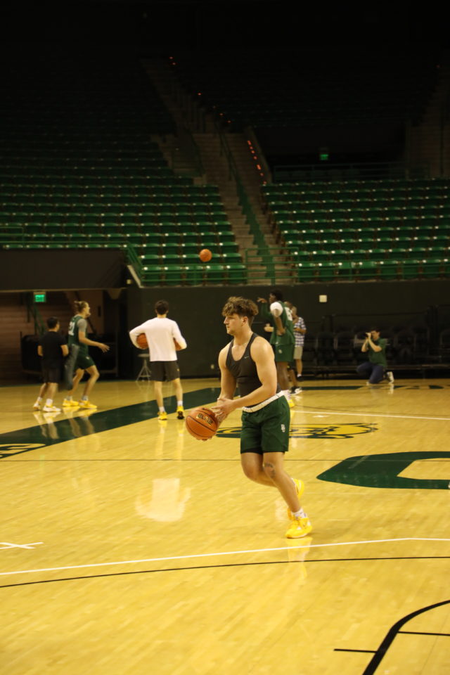 Junior guard Jake Younkin participates in a shooting drill at practice on Sept. 27 at the Ferrell Center. Assoah Ndomo | Photograper