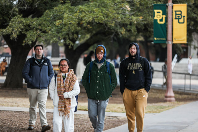 Students layered up to stay warm during unexpected winter storm. Kenneth Prabhakar | Photo editor