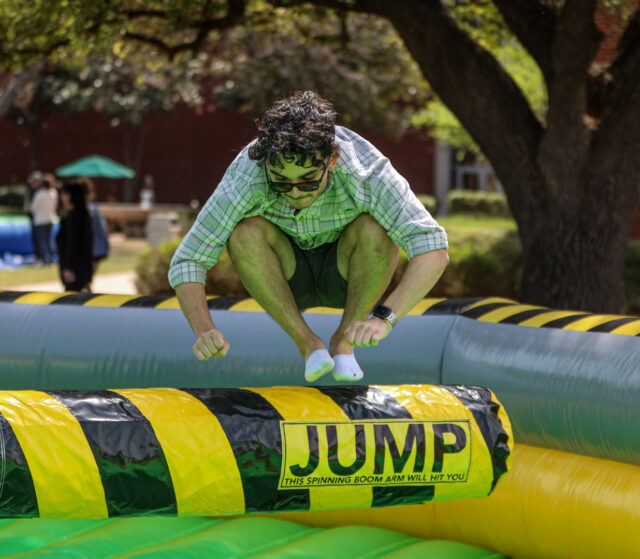 Student jumps over beam in one of the obstacle course machines. Kenneth Prabhakar | Photo Editor