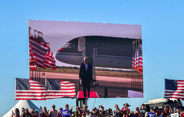 Former President Trump flew in directly from his private plane and walked straight onto the stage, met by thousands of supporters awaiting his remarks. Kenneth Prabhakar | Photo Editor