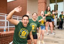 New Student Programs brings back two-leader Welcome Week groups