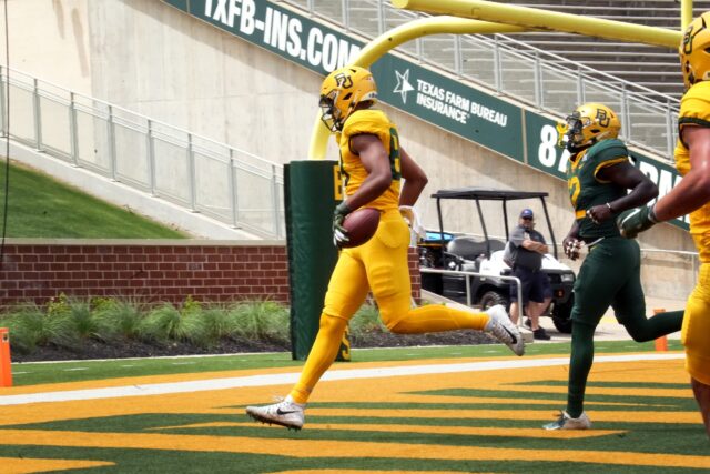 Senior tight end Drake Dabney (89) scoots through the end zone after scoring a touchdown during Baylor football's annual Green & Gold scrimmage on Saturday at McLane Stadium.Olivia Havre | Photographer
