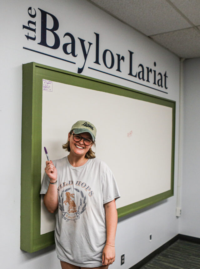 Houston junior Rachel Royster as she signs the Lariat graduates wall. Kenneth Prabhakar | Photo Editor