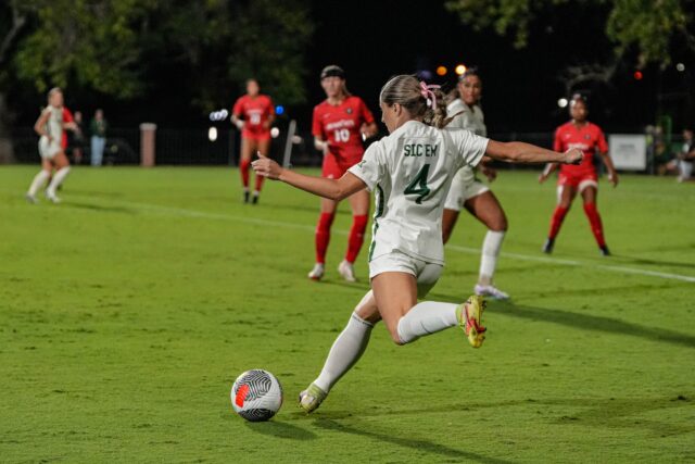 Graduate student forward connected with freshman forward Callie Conrad for Baylor's second goal of Thursday's match. Kassidy Tsikitas | Photographer