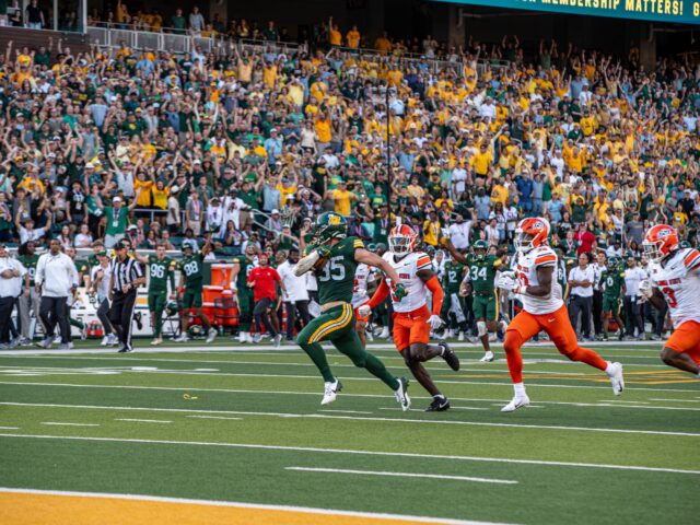 Sophomore running back Dawson Pendergrass rushes for a gain during Baylor football's 38-28 win over Oklahoma State on Saturday at McLane Stadium. Cameron McCollum | Photo Editor