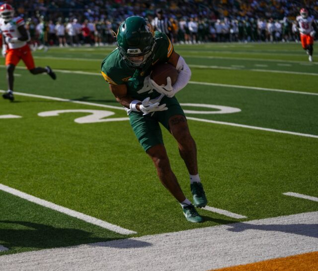 Senior wide receiver Monaray Baldwin catches a pass and lands barely in bounds during Baylor football's 38-28 win over Oklahoma State on Saturday at McLane Stadium. Mary Thurmond | Photographer