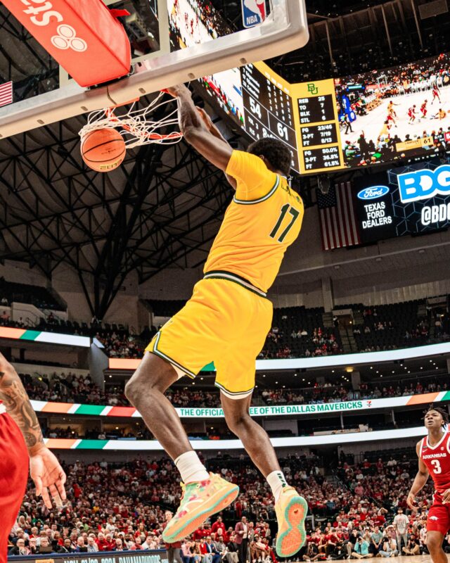 Junior center Josh Ojianwuna throws down a dunk during No. 8 Baylor men's basketball's 72-67 win over No. 16 Arkansas Saturday night at the American Airlines Center in Dallas. Kassidy Tsikitas | Photo Editor