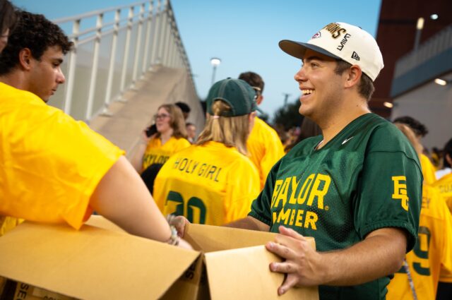 The Baylor chamber provides supplies to students to sign the Baylor Line. Sam Gassaway | Photographer