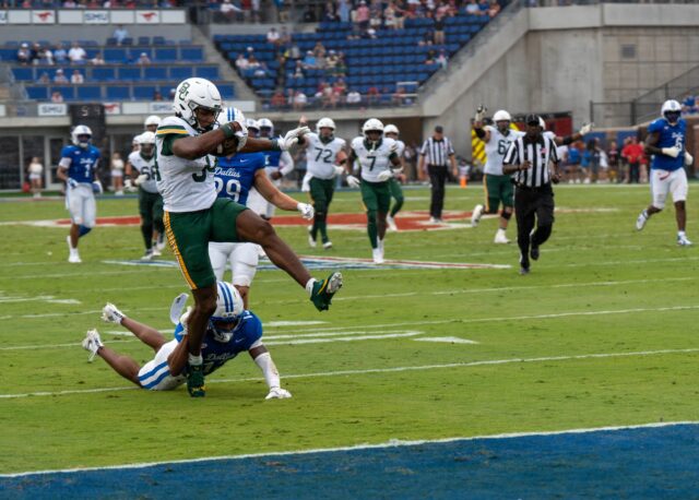 Wide receiver Josh Cameron hauls in a 33-yard touchdown pass during Baylor’s 48-45 double-overtime win over No. 17 SMU Saturday at Gerald J. Ford Stadium in Dallas. Mary Thurmond | Photo Editor