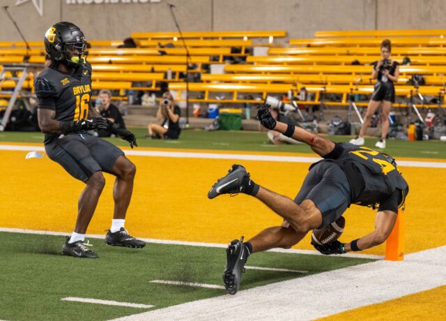 Junior safety Micah Gifford downs an Arizona State punt on the 1-yard line. Mary Thurmond | Photo Editor
