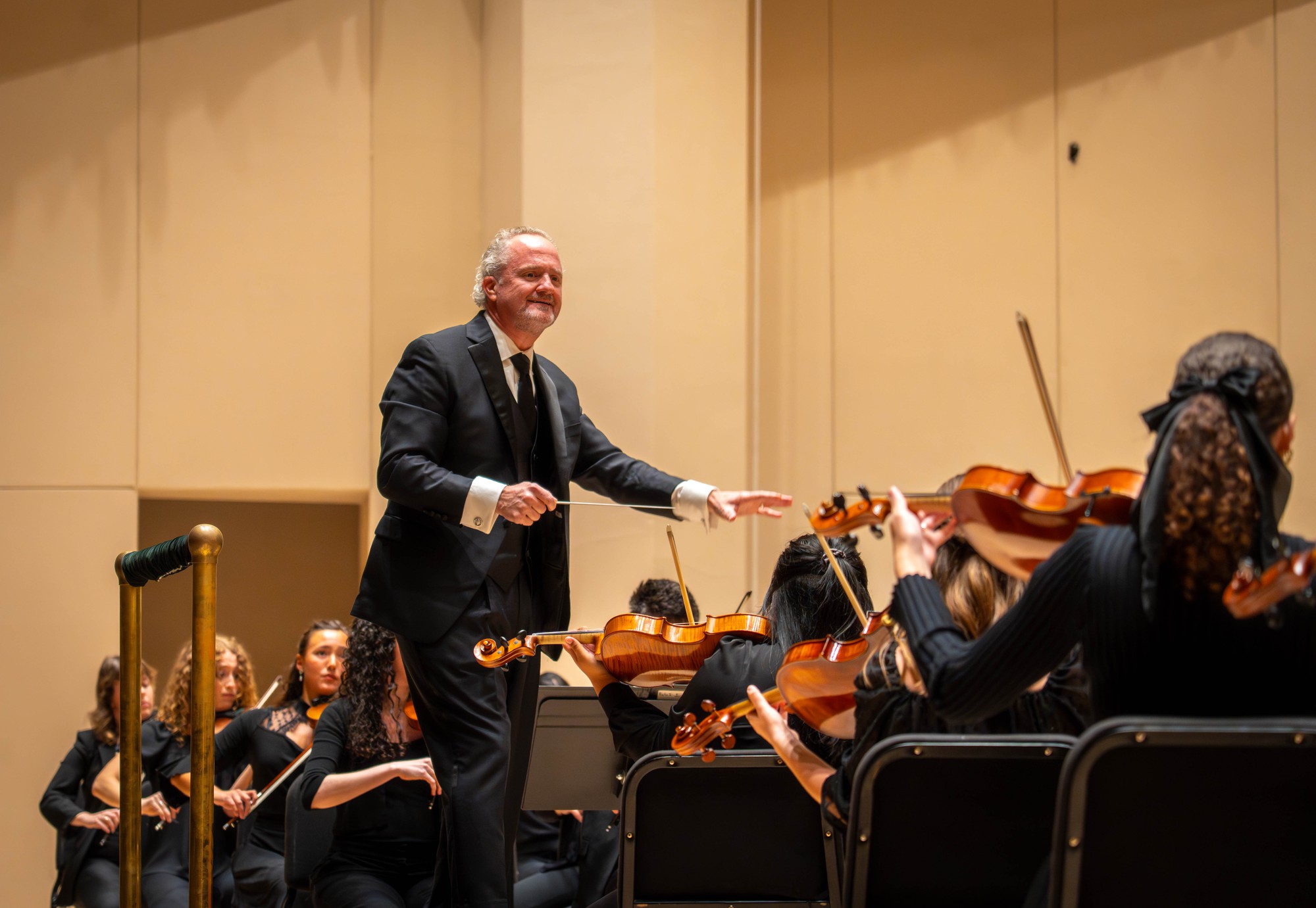 New conductor Jeffrey Grogan leads Baylor Symphony Orchestra