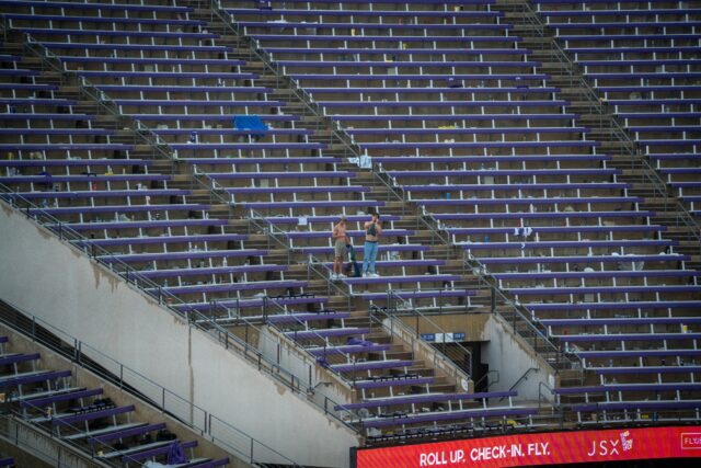 Baylor football bands together despite underwhelming first half