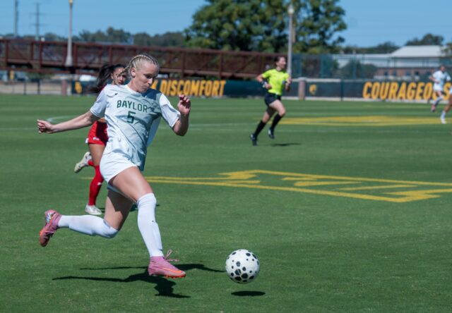 No. 10 Baylor bounces back, blanks Utah 2–0 in home finale