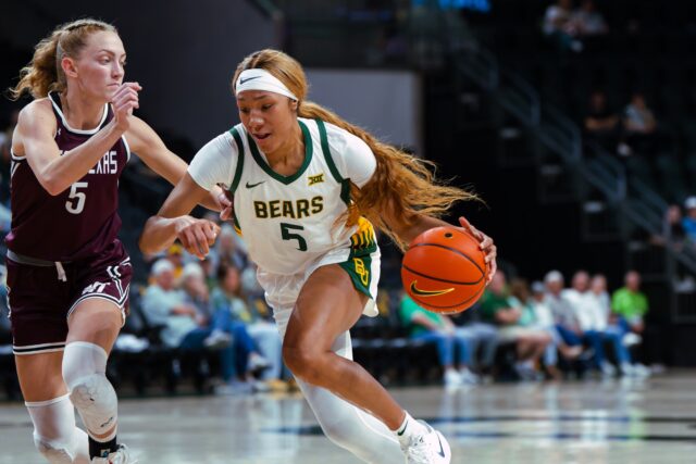 Senior guard Darianna Littlepage-Buggs drives towards the basket. Brady Harris | Photographer