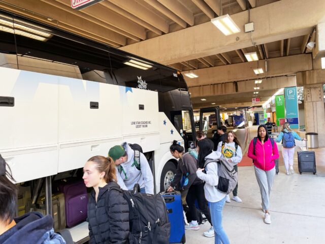 StuGov airport shuttle to open for holiday season