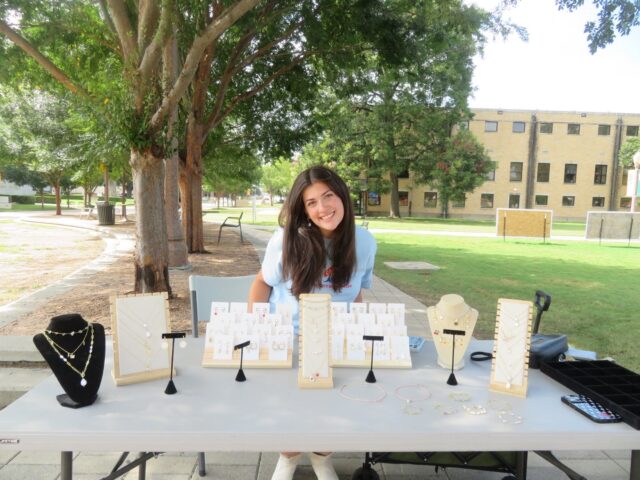 Sophomore combines skill, passion, family in jewelry-making business