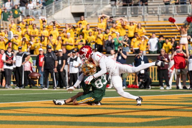 Houston Cougars senior defensive back Latrell McCutchin Sr. defends a pass intended for sophomore wide receiver Jadon Porter. Alyssa Meyers | Photographer