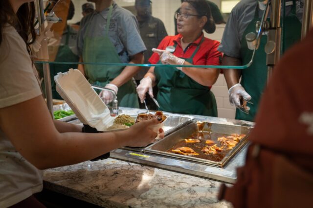 Peer Nutrition Advisors get social, offer individualized experience