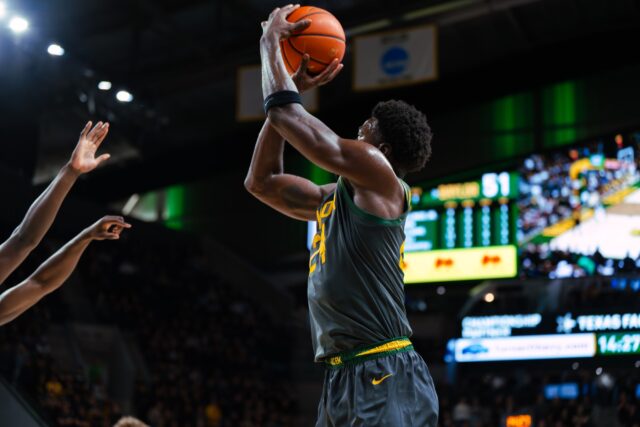 Freshman guard Tounde Yessoufou loads up to shoot a corner three. Brady Harris | Photographer