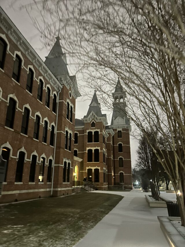 Baylor moves to remote learning Monday, Tuesday amid winter weather conditions