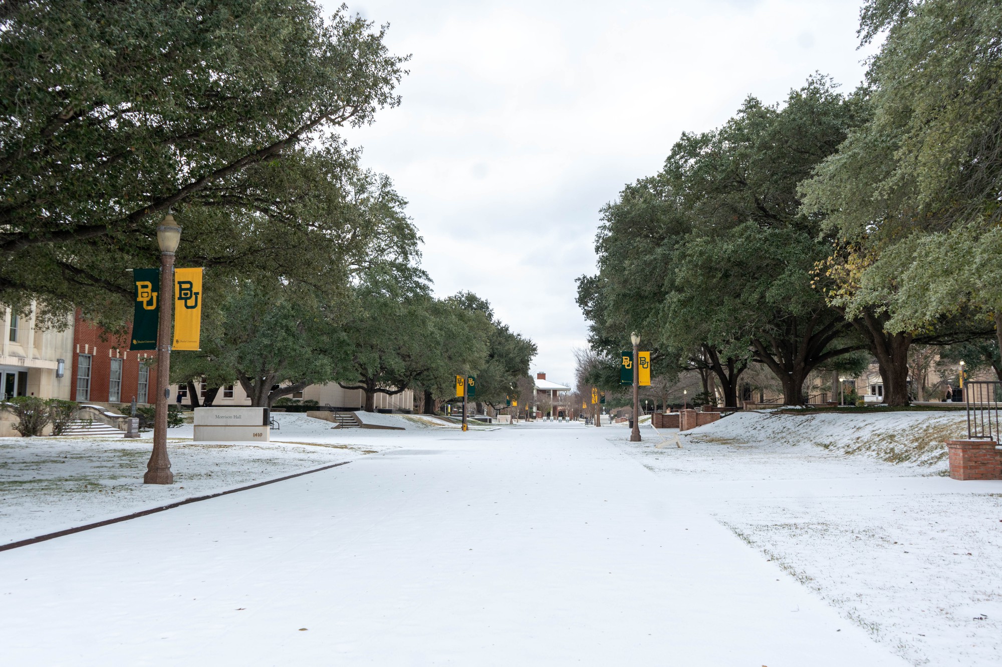 Texas power grid holds up against snow, ice
