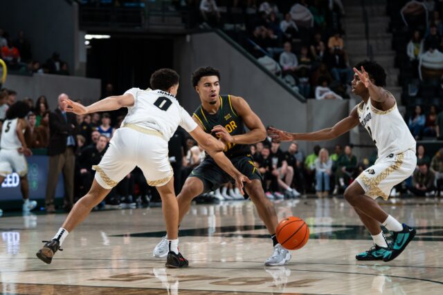 Sophomore guard Isaac Williams IV bounce-passes the ball to a teammate to avoid a trap during Baylor's 86-67 win Wednesday night at Foster Pavilion. Alyssa Meyers | Photographer