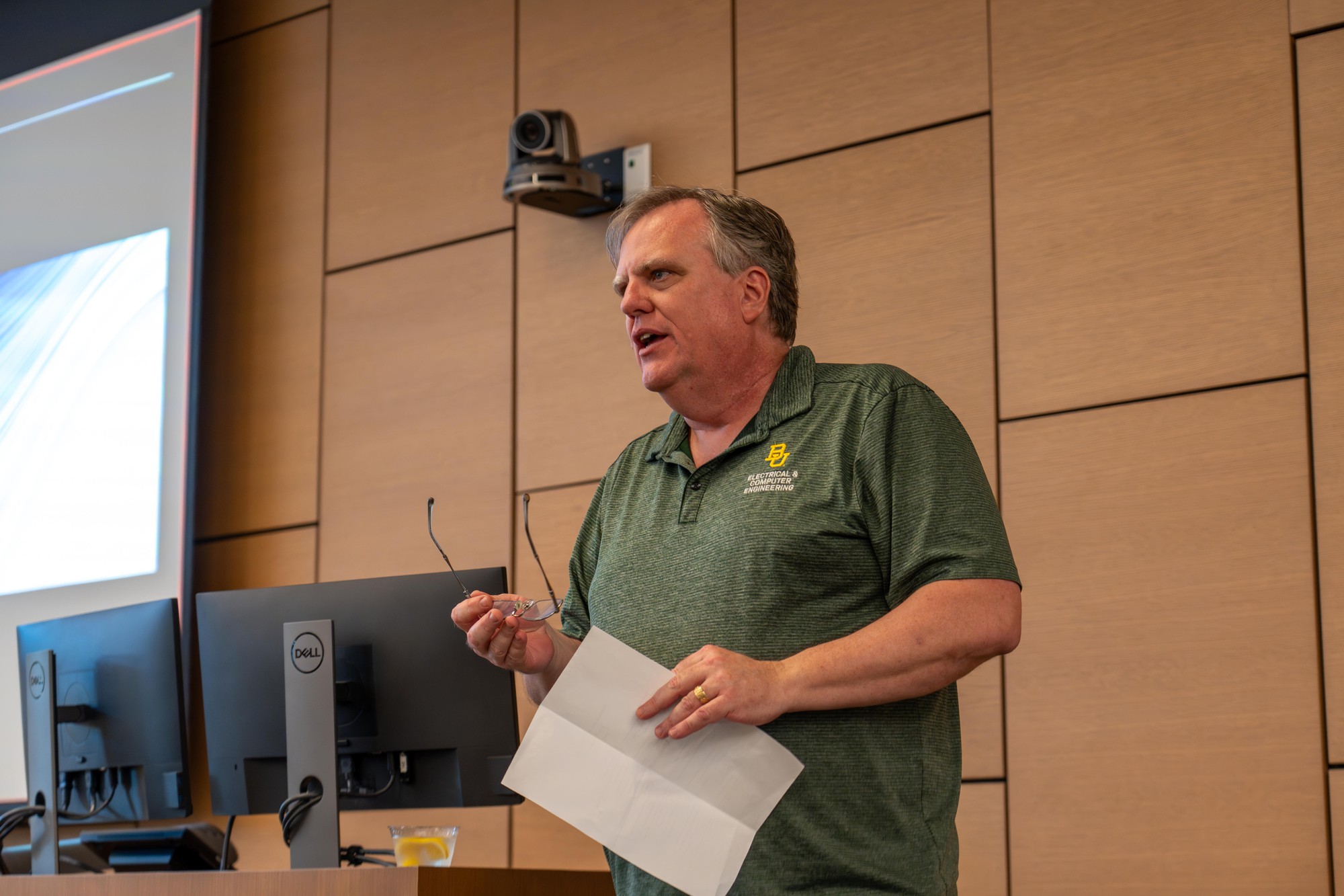 Research mentoring dinner encourages faculty to ‘write before they’re ready’