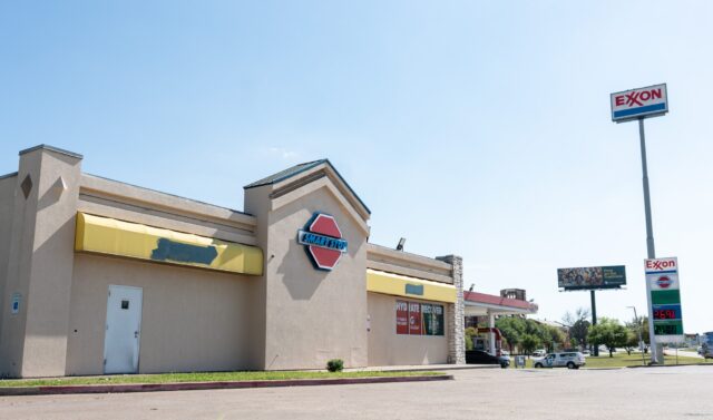 Subway near campus closes, makes way for new restaurant