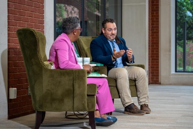 Author discusses poetry, diversity at Readers Meet the Author lecture