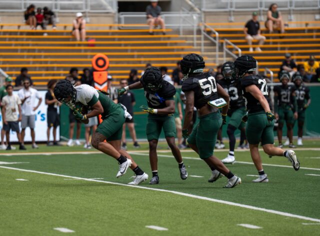 Baylor football practices drills and run plays at football open practice Saturday afternoon at McLane Stadium. Alyssa Myers | Photographer