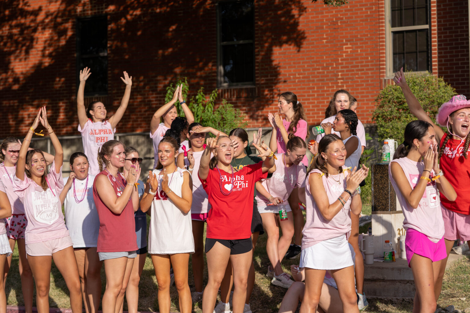 The sisters of Alpha Phi cheer on new students moving in on Thursday morning for Move2BU. Caleb Garcia | Photo Editor