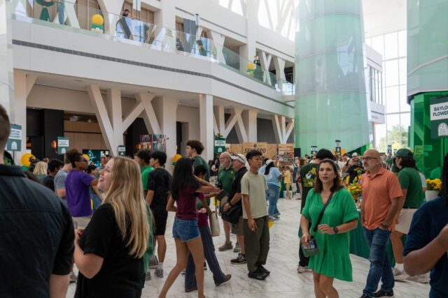 Freshman and their families get to know the Baylor community at A Waco Welcome event.