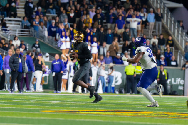 Junior quarterback DJ Lagway runs the ball during Baylor vs. TCU at McLane Stadium. Layla Bazan | Photographer